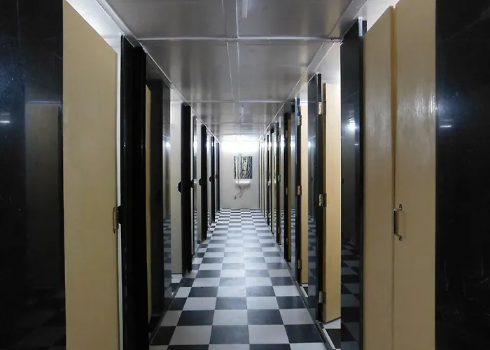 Abuzz Hostel Lower Parel Mumbai