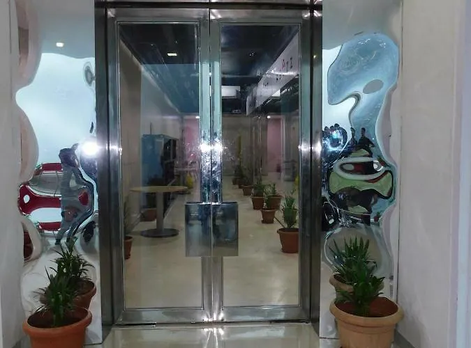 Abuzz Hostel Lower Parel Mumbai